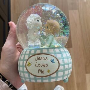 Precious moments snow globe